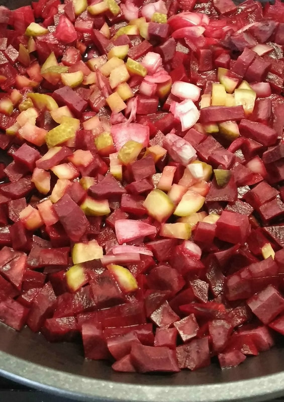 warmer Kartoffelsalat mit roter Beete